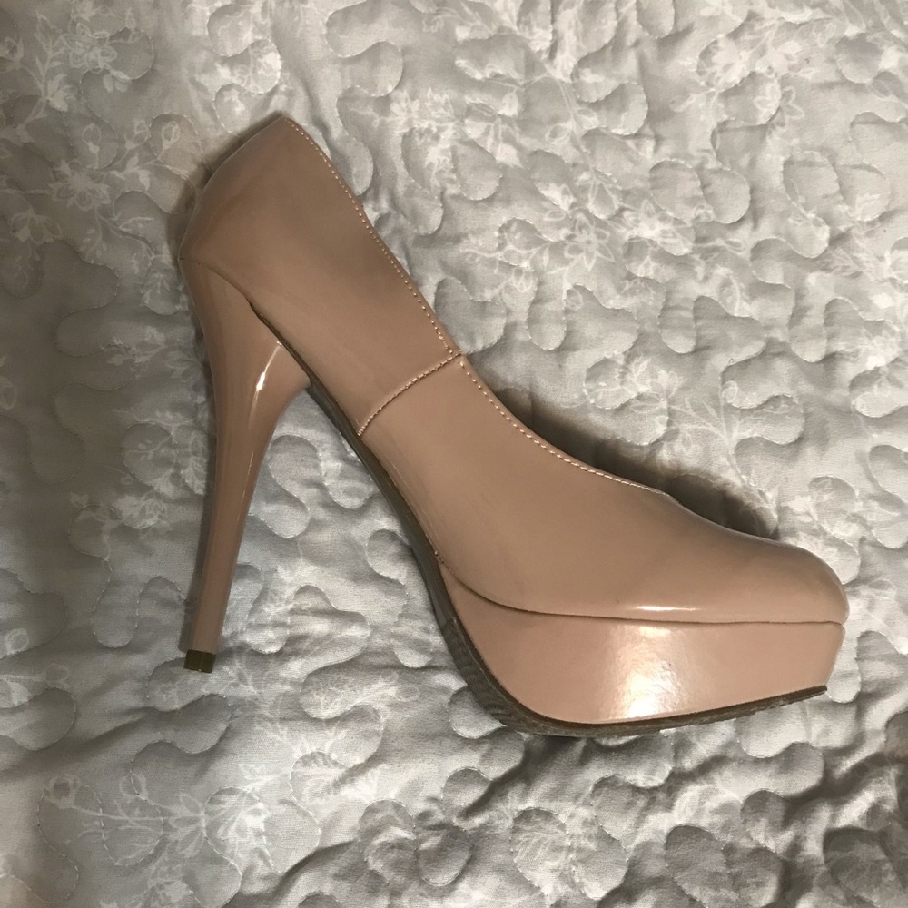 Beige patent platform pumps, never worn, size 10